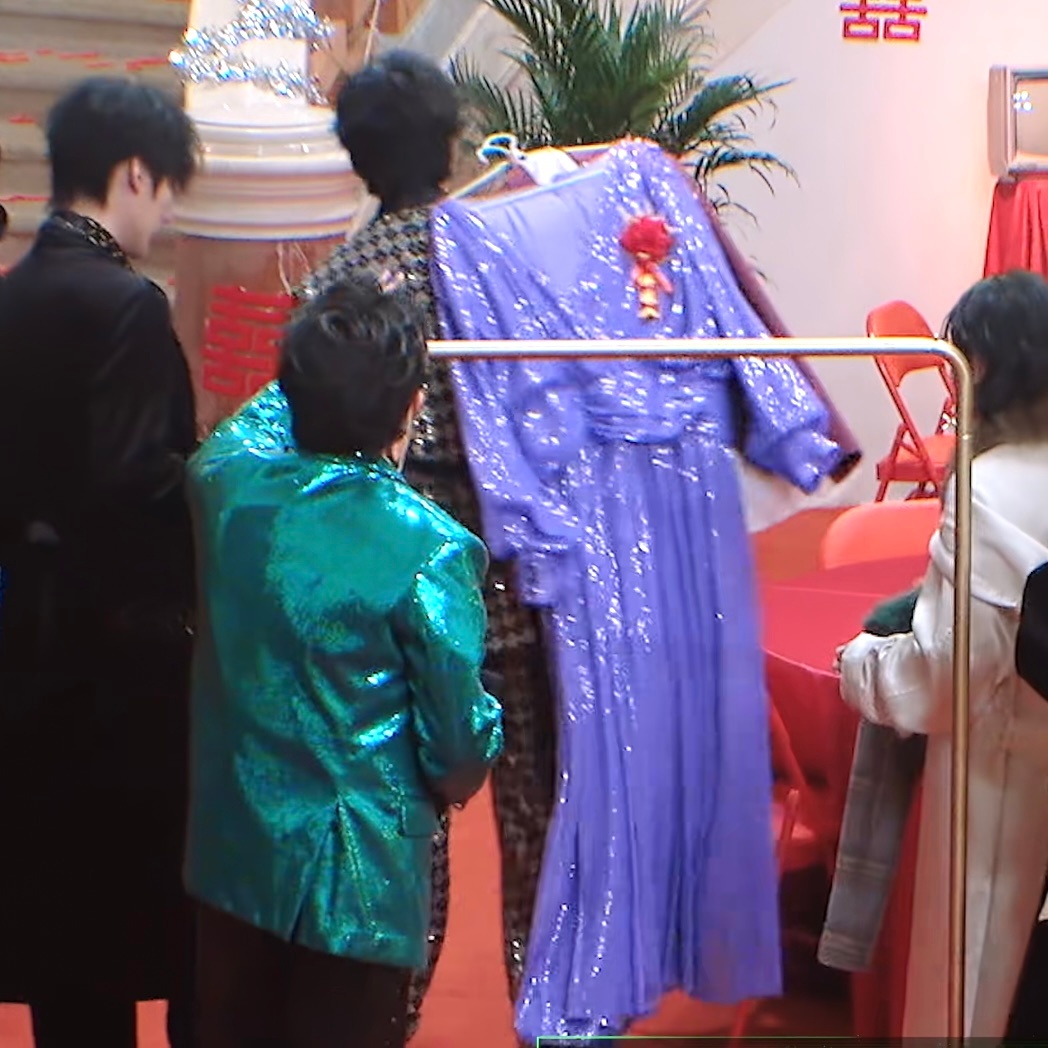 命苦的驮着这个雷霆伴娘服转身就走了像下定了某种决心
