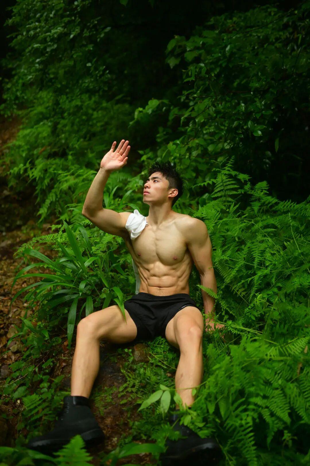 为什么有的年轻人喜欢肌肉男夏寞的小影展