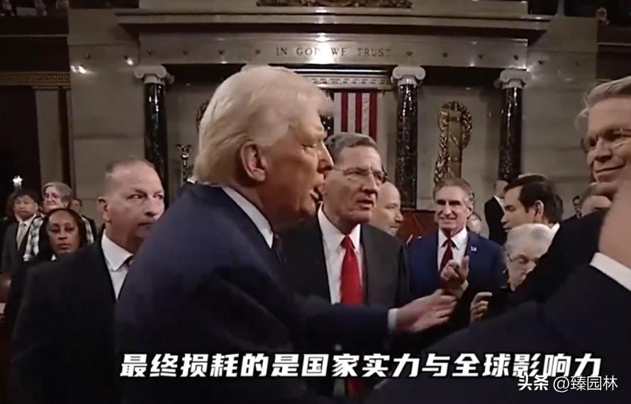 川子“名篇”

⊕嚷什么？蠢货，要的就是石油，委内瑞拉的一亿美元黄金入库了，不好