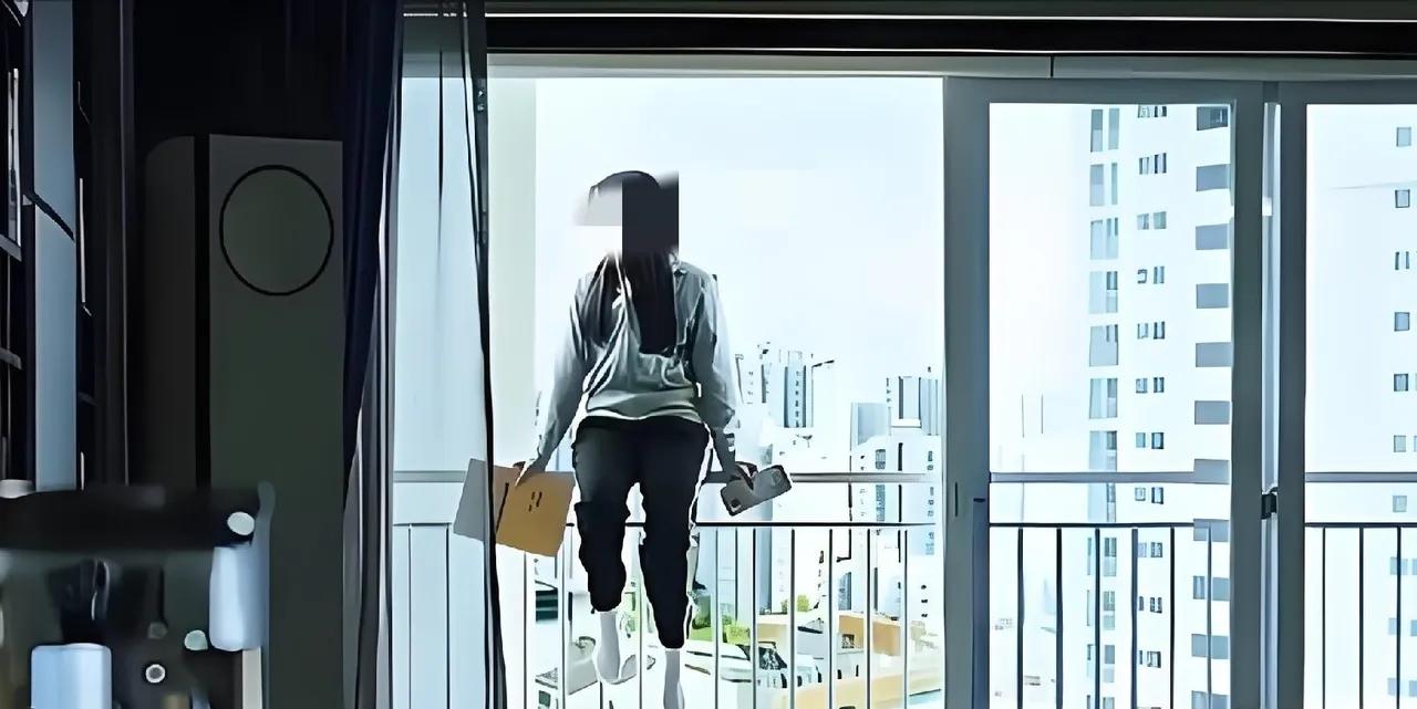 痛心。广州，26岁男子与18岁女孩谈恋爱，没多久就同居了，但因相差8岁，相处矛盾