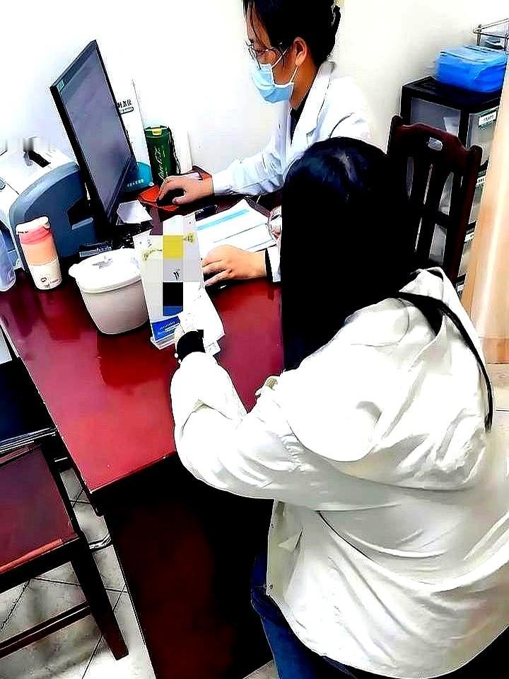 我是一个妇产科医生，那天接诊了个小姑娘说要打胎。

看她年纪不大就多问了两句，知