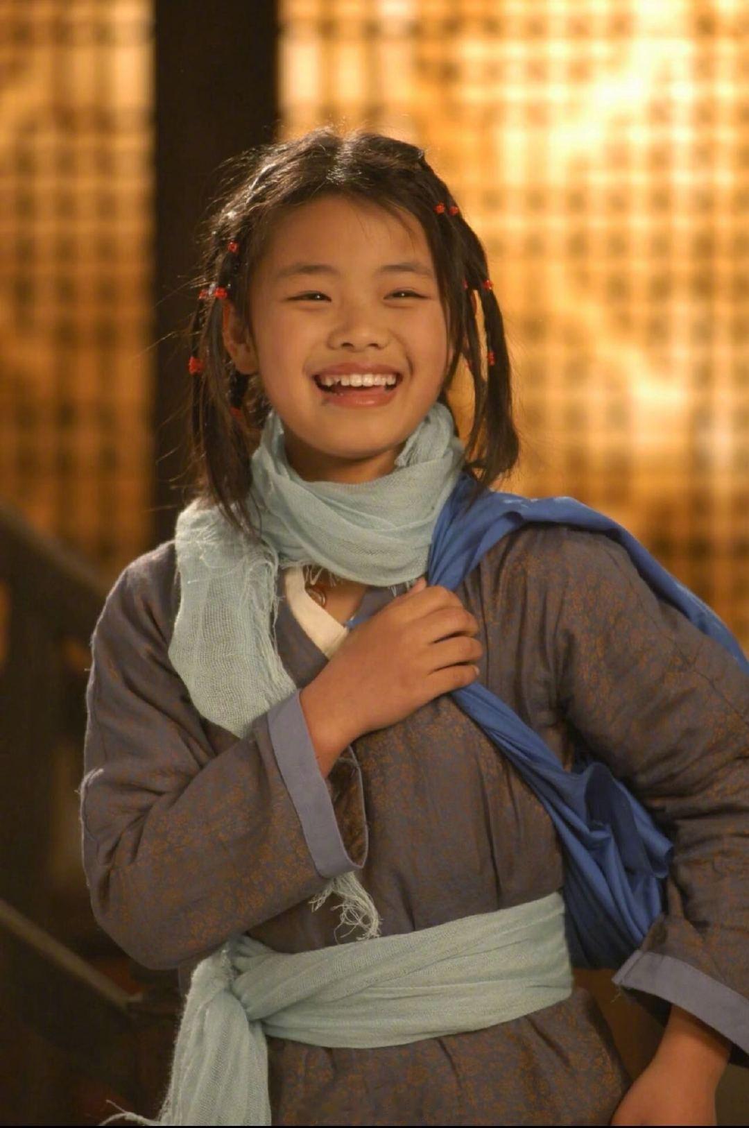 武林外传20年重聚互送拜年礼 翻出《武林外传》的老剧照，李大嘴永远站在灶台边，手