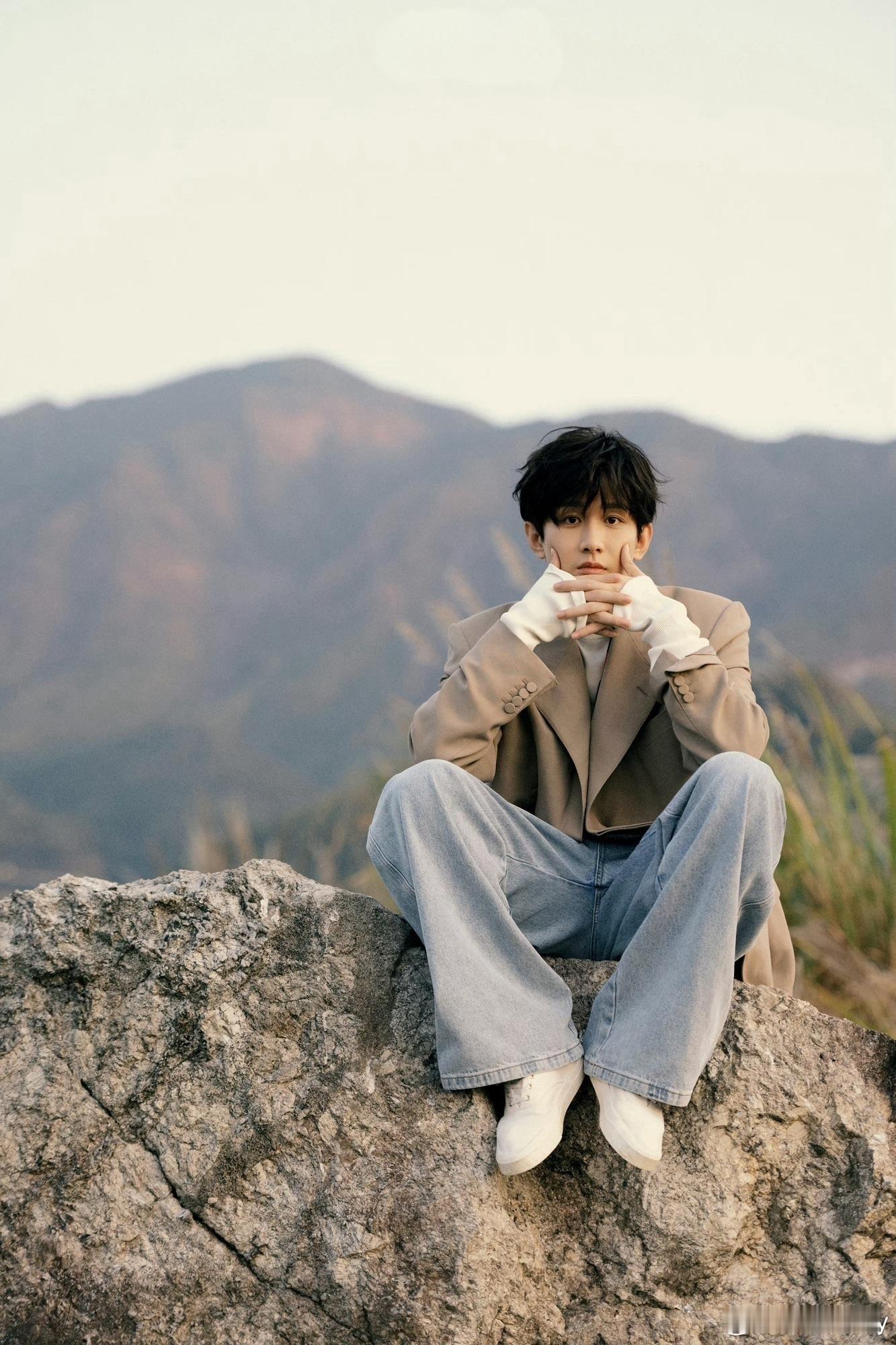 为成毅守护星愿cyGAP中国品牌代言人成毅“风是自由的，以后的你也是。”新的一岁