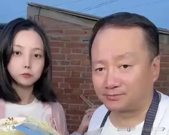从谢广坤为自己小儿子举办的百日宴，又一次让我们看到了老夫少妻，这种“畸形”的婚姻