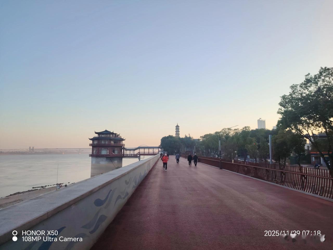 晒图笔记大赛11月29日长江岸边晨练打卡分享运动