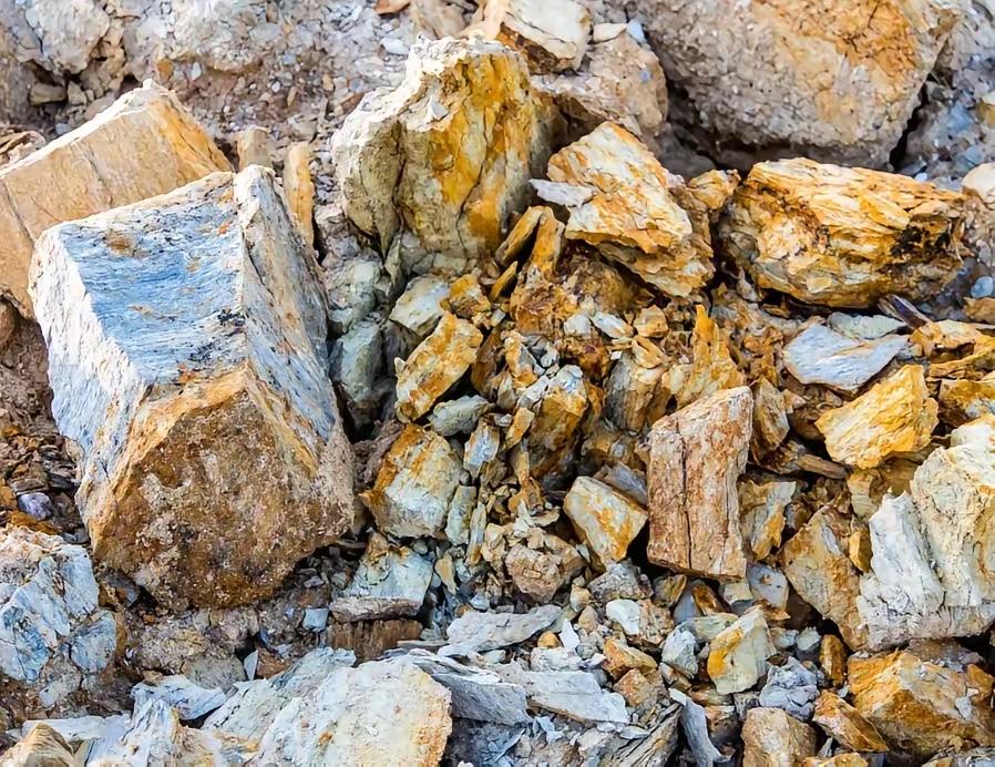 突发转向！稀土出口不卡了？中国这步棋太妙了！
​4月9日，商务部突然宣布：原定于