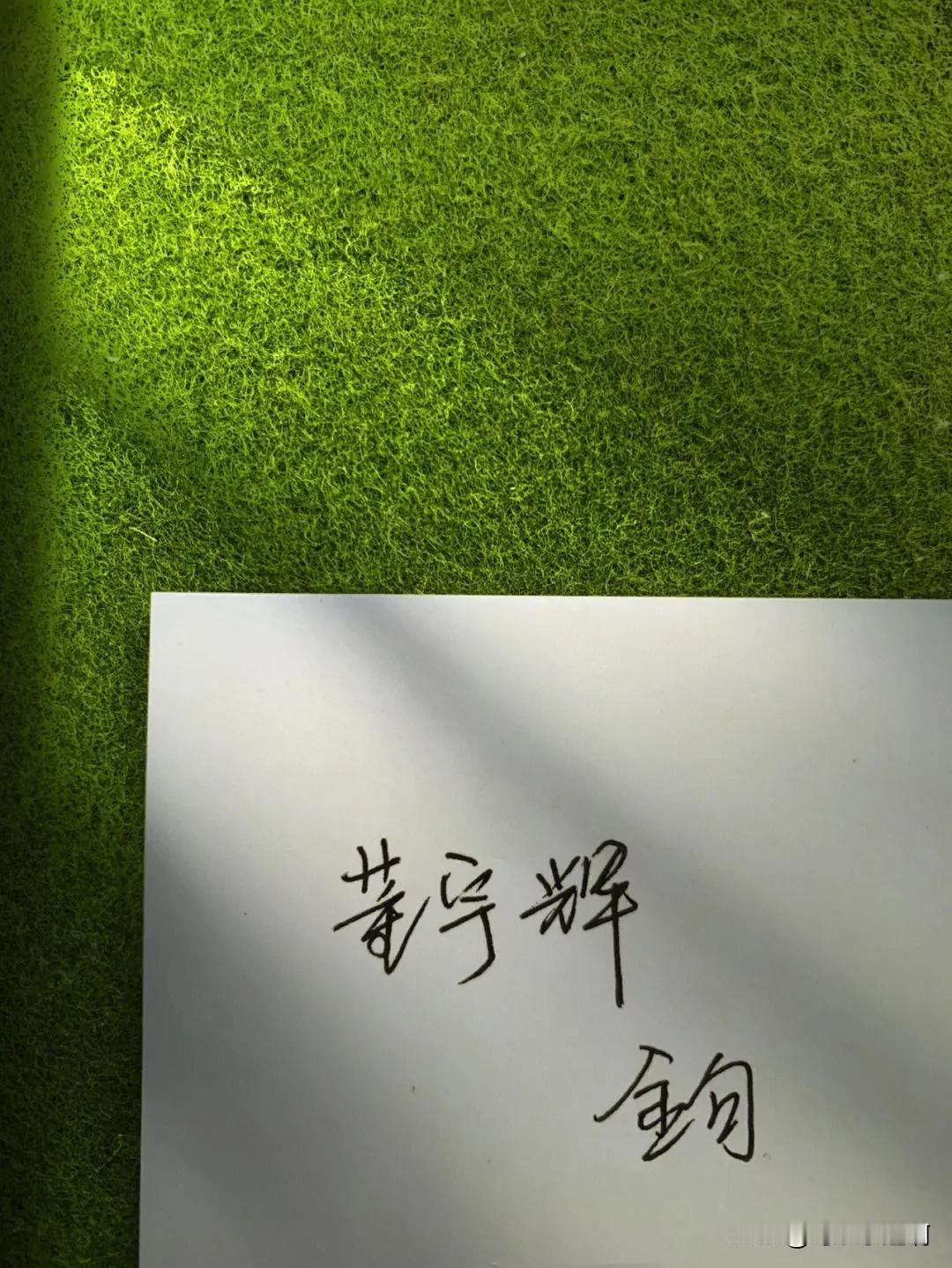 没有哪一种生活、哪一种年龄不会遭遇辛苦，我们的奋斗和努力，不是为了挣脱，而是为了