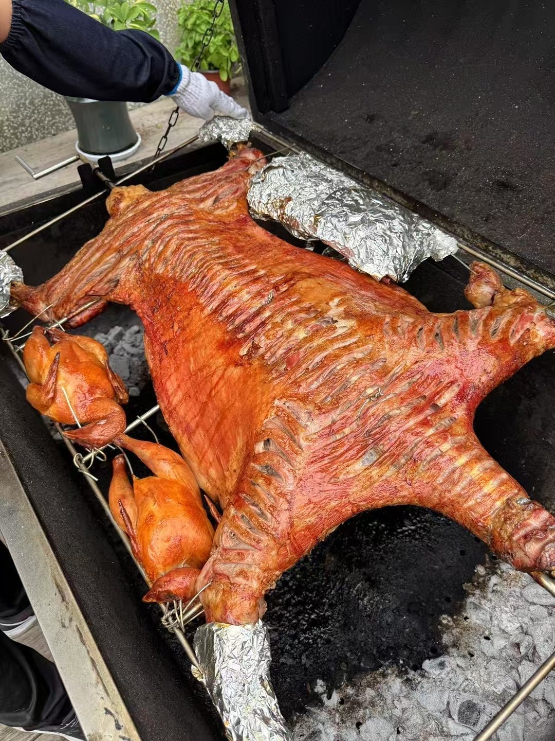 下班下班干饭干饭这次是整个烤全羊吃完再考虑身材管理[馋嘴][馋嘴] ​​​