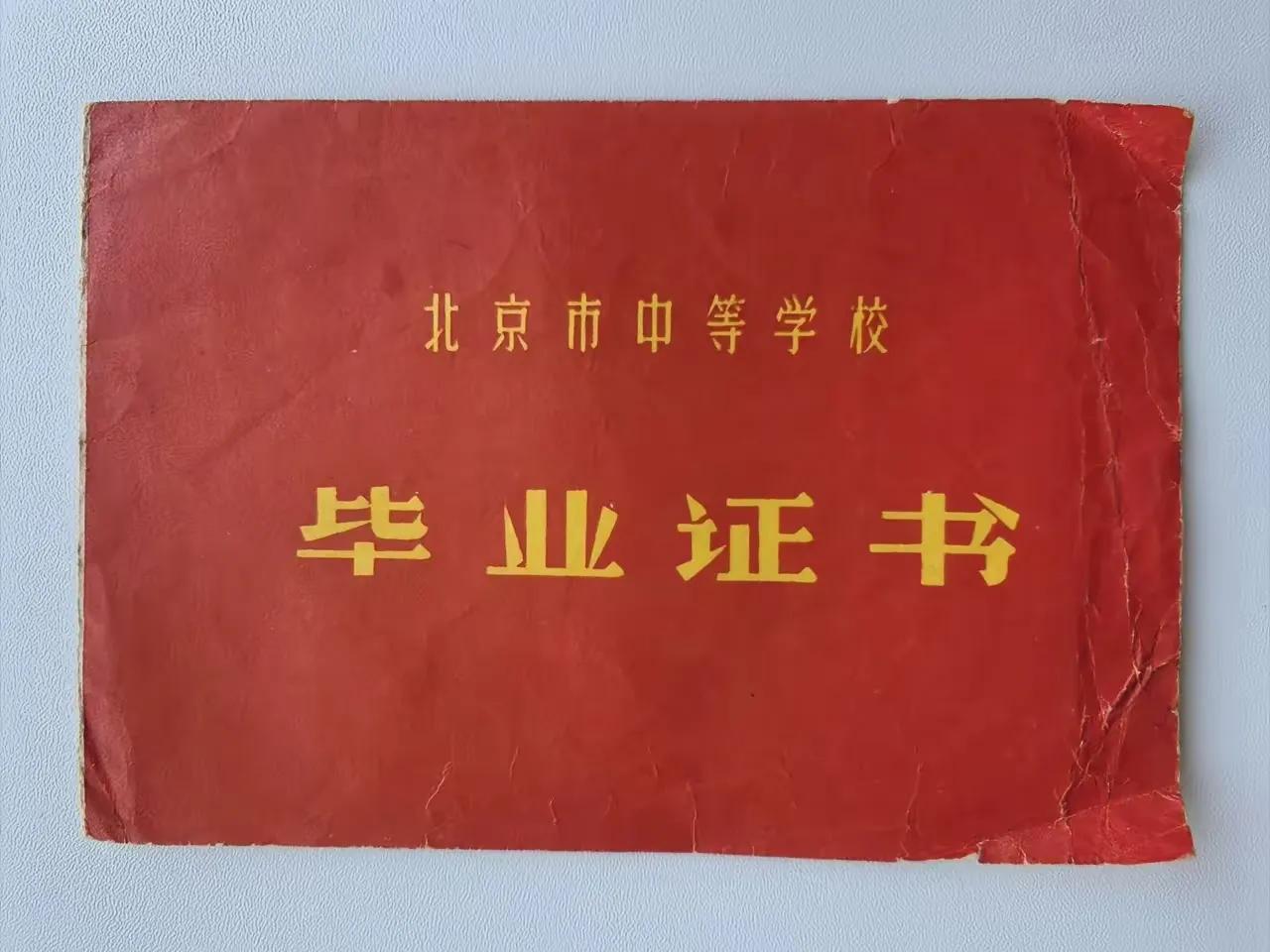 大家好，刚刚写了一首诗：《忆少年》写给同村的发小。

人生不再有少年，
少男少女