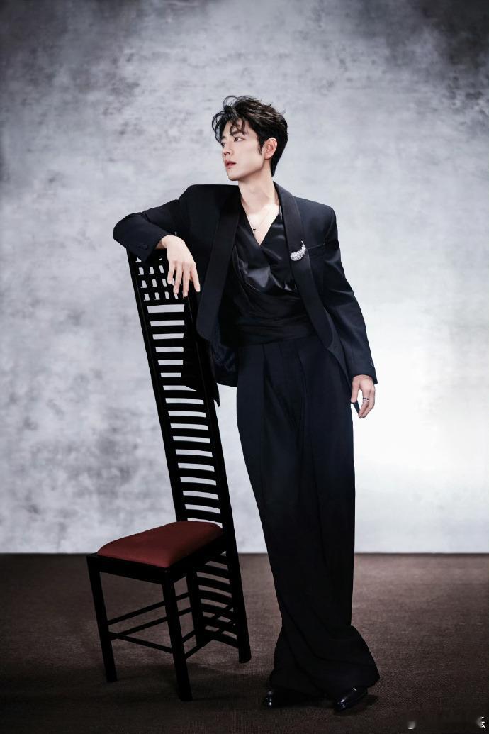 肖战漫画感肖战中国网络视听年度盛典工作室这出图质量太顶了！撕漫男即视感有再说一次