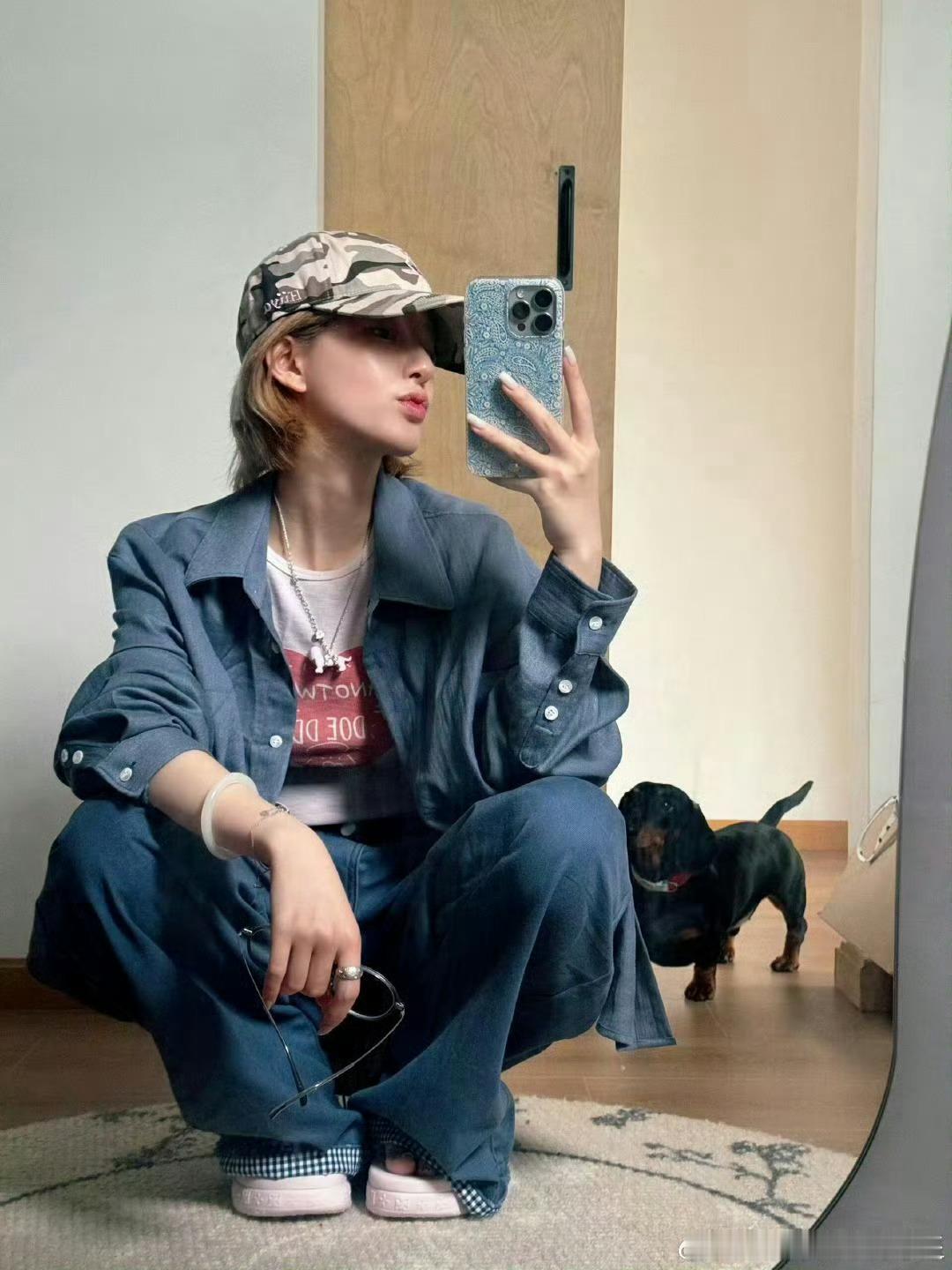 赵露思营业，逗狗狗日常 ​​​