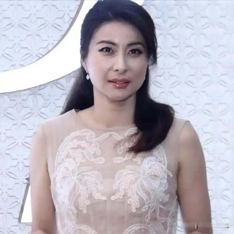 2008年，跳水冠军郭晶晶以2亿高价代言蓝月亮，谁知初期销量惨淡，公司亏损的一塌