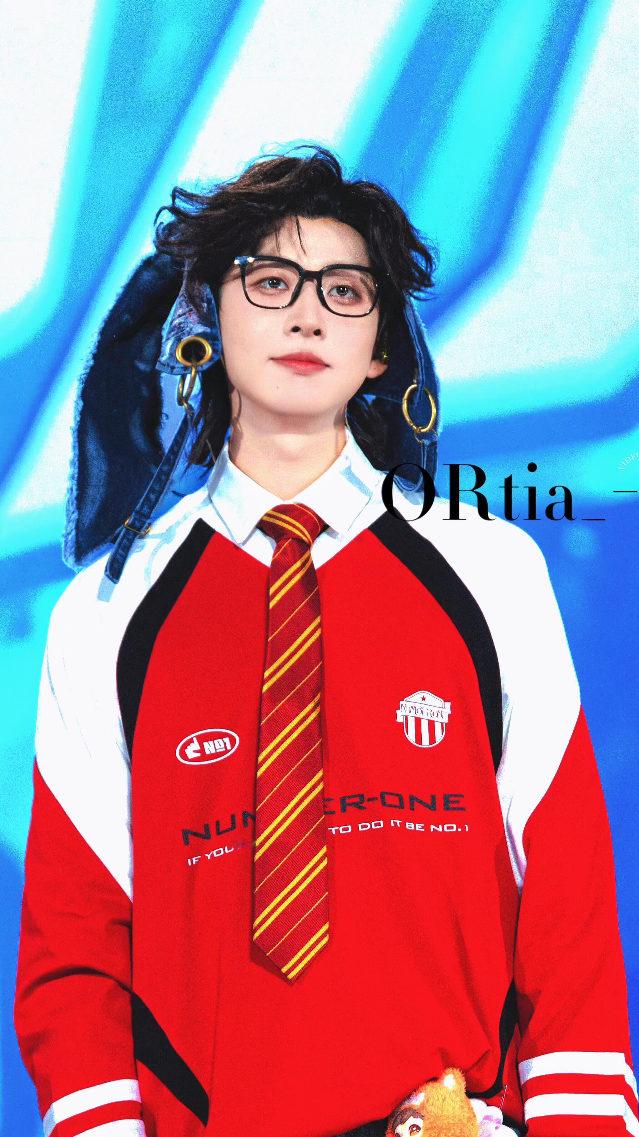 齐思钧新歌也叫喂你好吗齐思钧在哪学的唱歌 齐思钧：我写了一本书叫《喂，你好吗》。