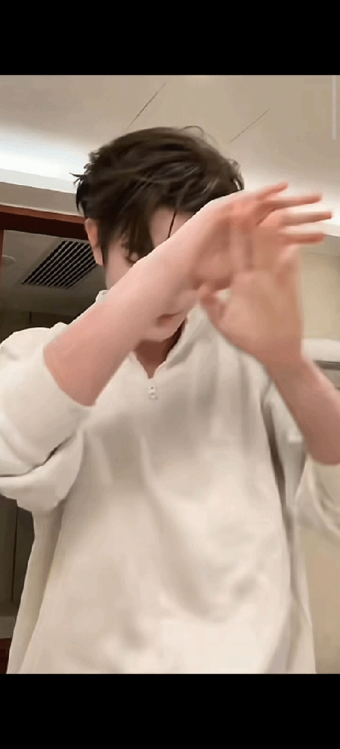 丁禹兮腾讯星光大赏 dyx丁禹兮星光大赏官宣照 太阳只有一个却能照亮整个世界 你