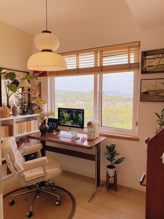 面向大山春暖花开的书房