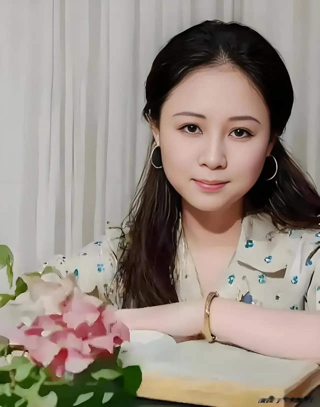 琼瑶说祖父陈墨西是一个很威严很有才华的老人，年轻时也是一个风流倜傥的人，一生娶了