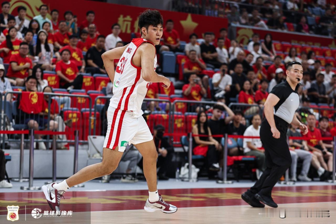 中国男篮集训队再离队两人，处理个人事务以及赴海外治疗伤病。

7月20日中国男篮