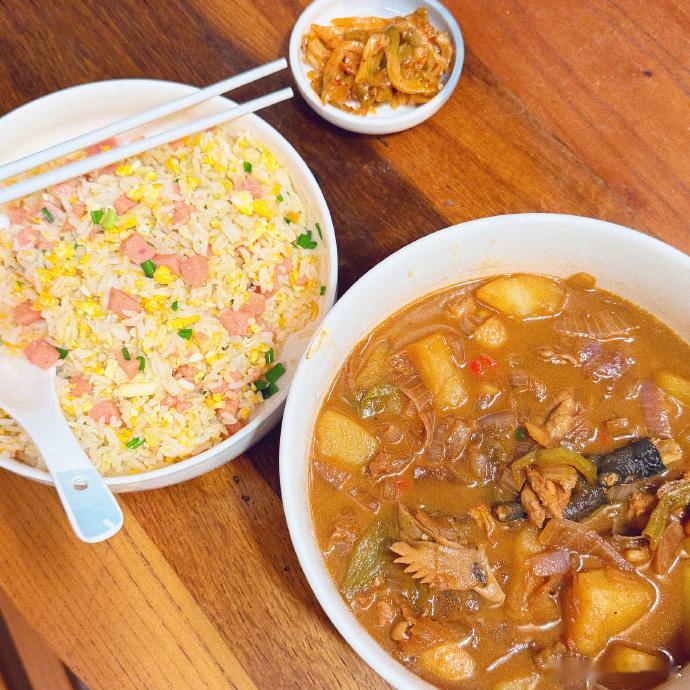 白鹿来客栈解锁下全新体验白鹿和迎宾板合照白鹿来客栈开启新篇章！九宫格记录和迎宾板