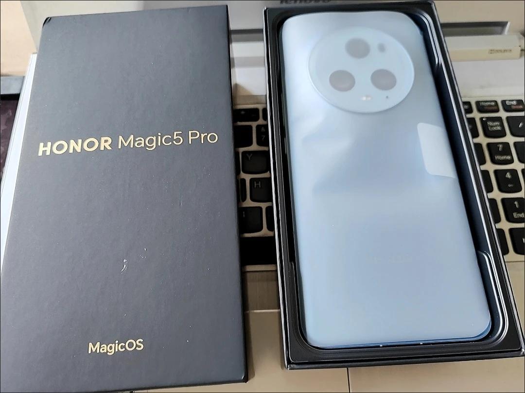 现在还抢不到华为Mate60 Pro的 ，建议可以入荣耀Magic5 Pro，不