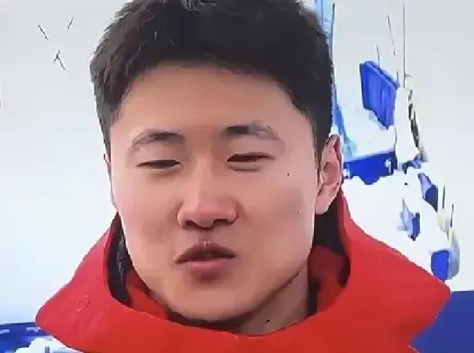 夺金后被十几个话筒堵住，问的却不是她如何带伤征服高难度动作，而是“婚期定了吗？