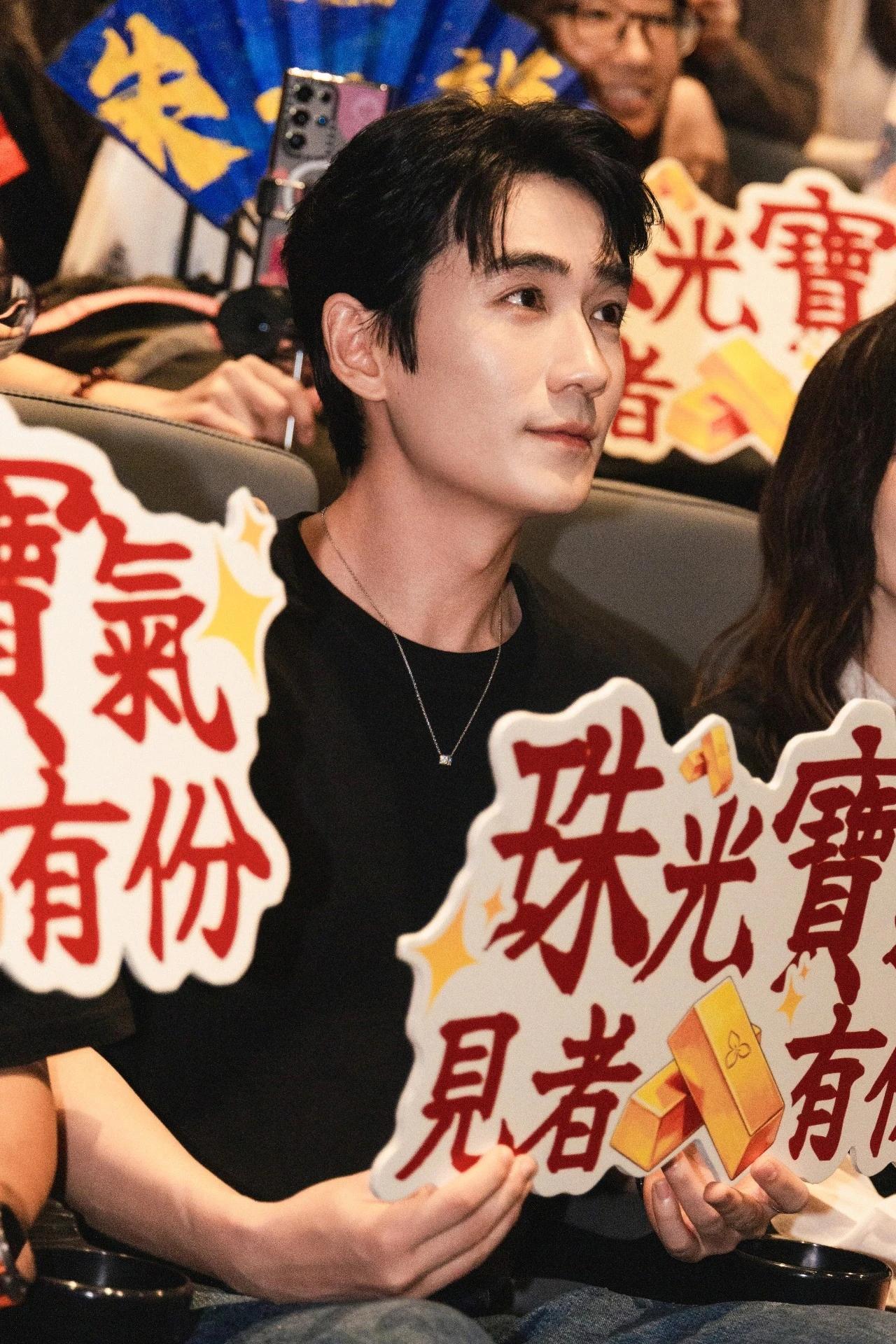 空枪今晚又逆跌，上映40天逆跌第三次。这是怎样的口碑爆棚啊！自身硬实力在新旧电影