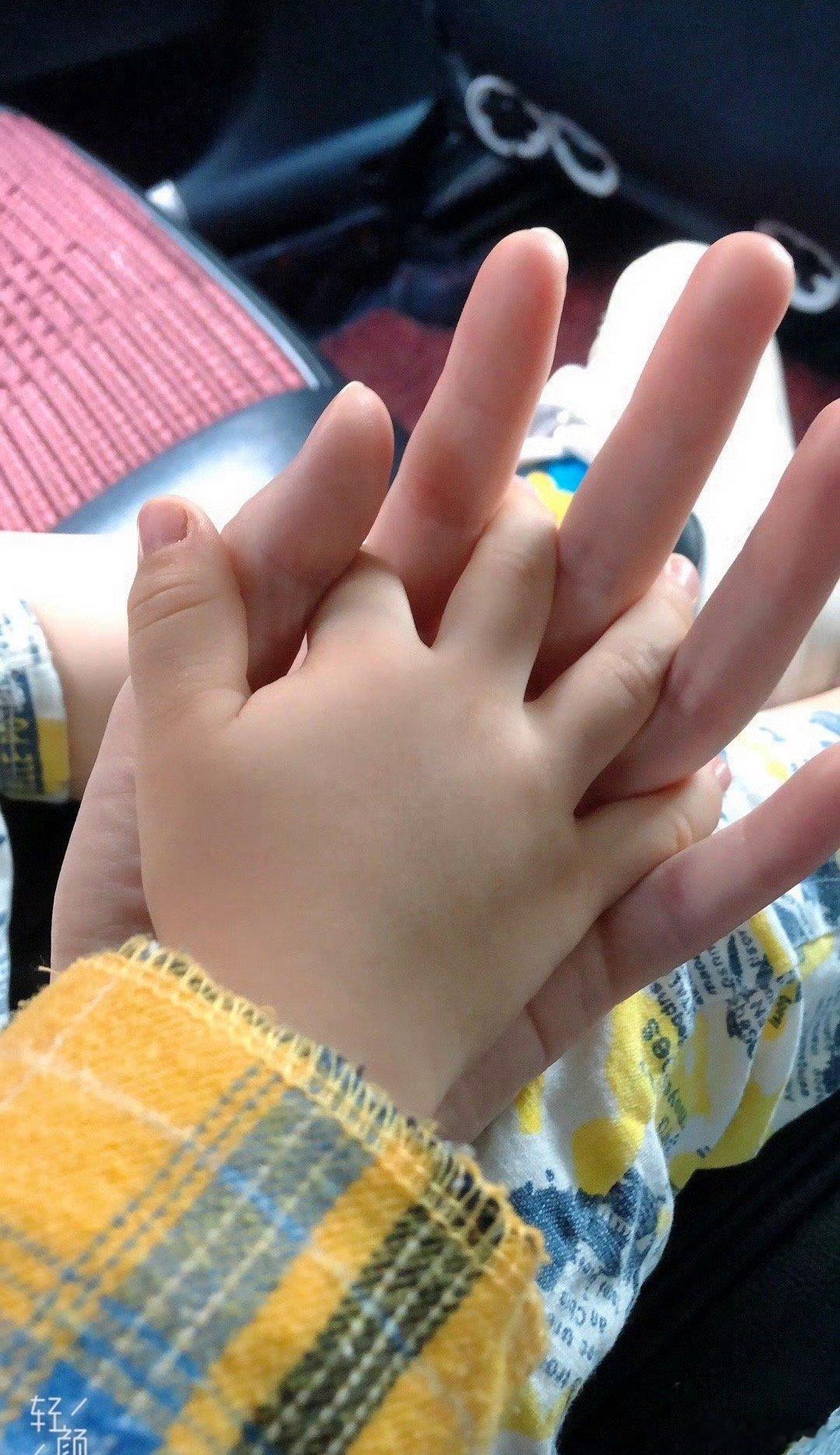 6 年前的今天， 他还是个软乎乎的小男孩。。。 如今，为了作业， 焦头烂额。[哈