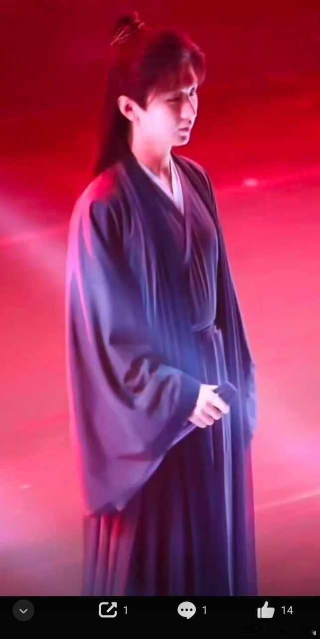 这身材确定是男艺人的身材吗？不需要减肥塑形吗？ 