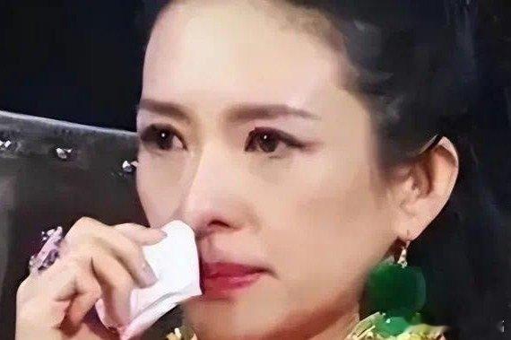 凤凰新闻【意想不到，离婚两年后章子怡再次官宣喜讯，汪峰真“高攀不起”了】婚姻就像