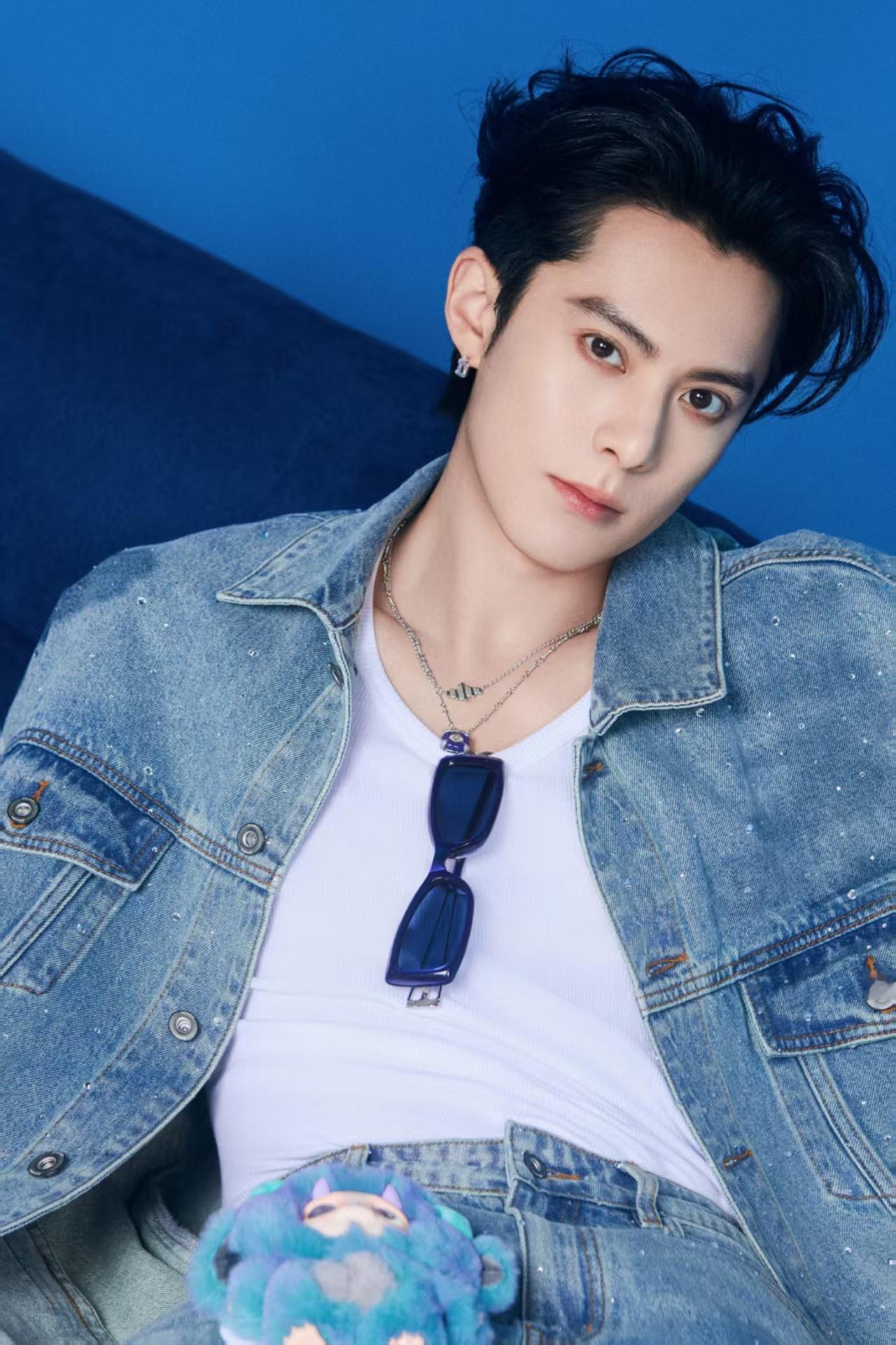 王鹤棣全身牛仔王鹤棣细闪牛仔套装王鹤棣细闪牛仔套装，好看，[可爱][可爱] ​​