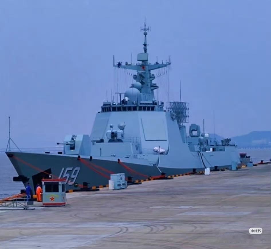 新批次159号052D驱逐舰。