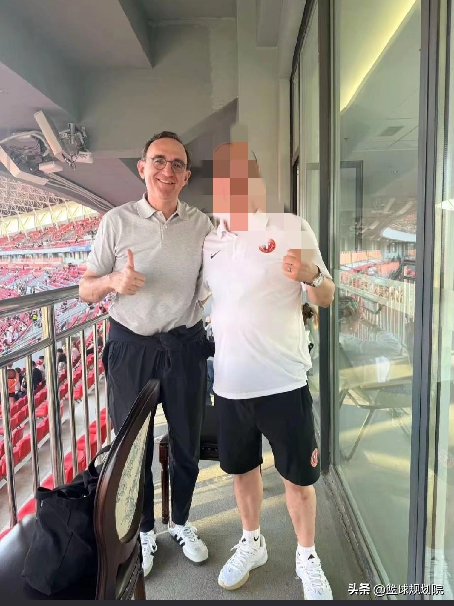乌戈现身辽宁铁人体育场，确实正能量！

乌戈自从来到辽宁男篮后，对沈阳的热爱体现