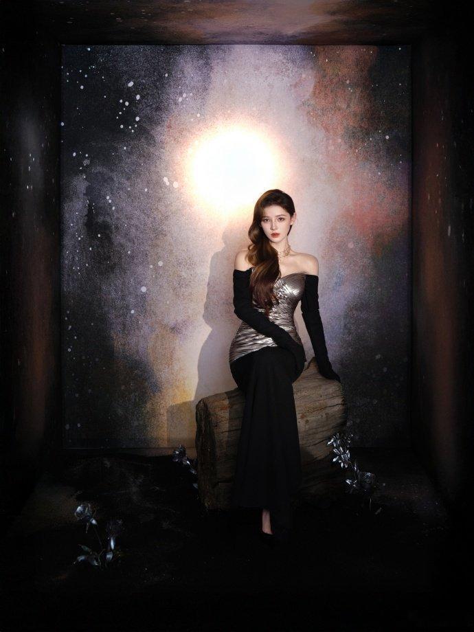 张予曦水光肌 生图直出的美貌底气，全是水光肌给的！张予曦肌肤莹润透亮，没有厚重底