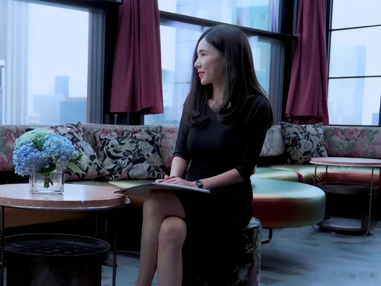 刚看到纽约勒索案的新闻，46岁华裔女子以公布私密映像为威胁，向其拥有25亿美元资