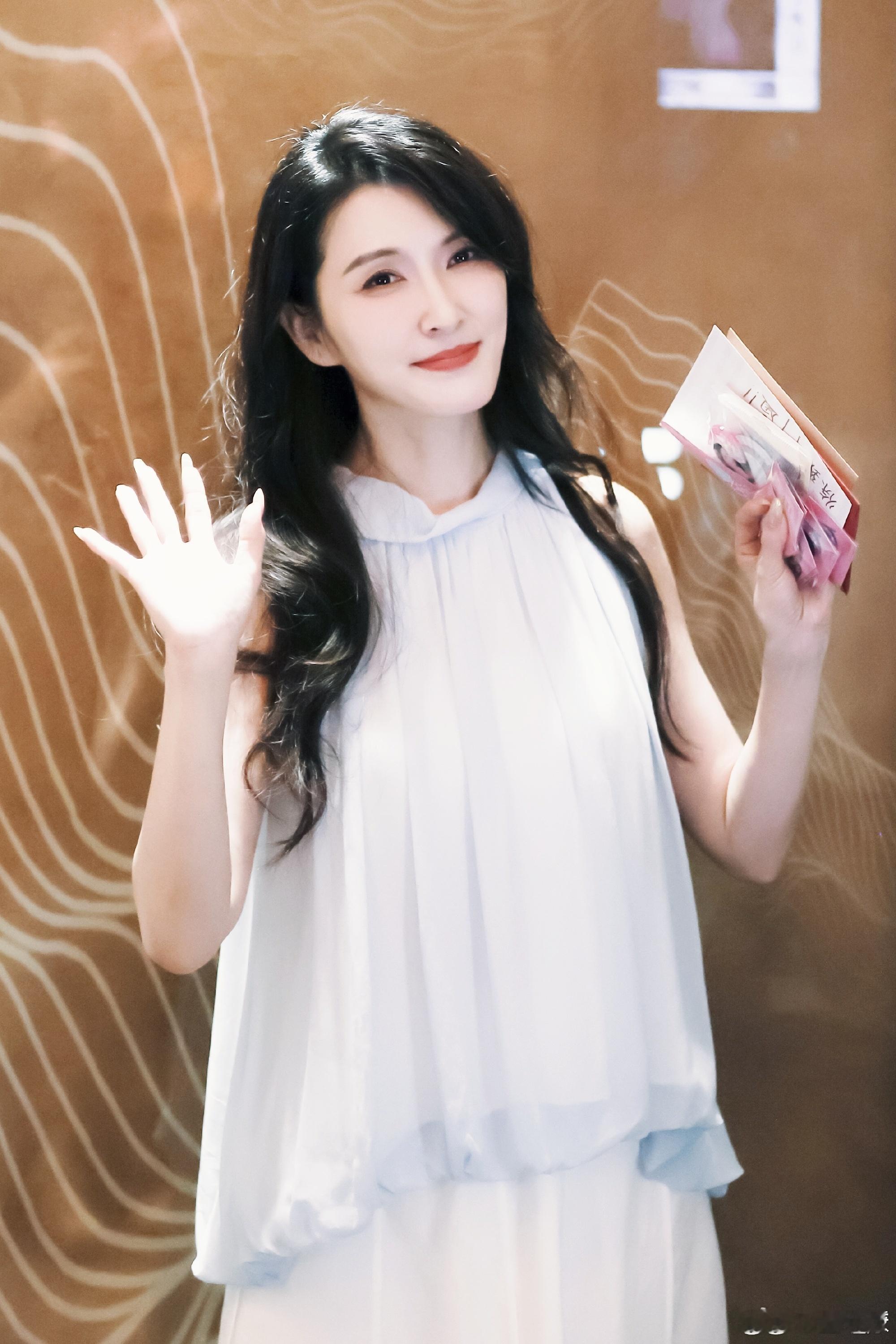 徐洁儿 有实力却不执着于高光，大方说明双人秀归属来自队内投票，徐洁儿的从容温柔太