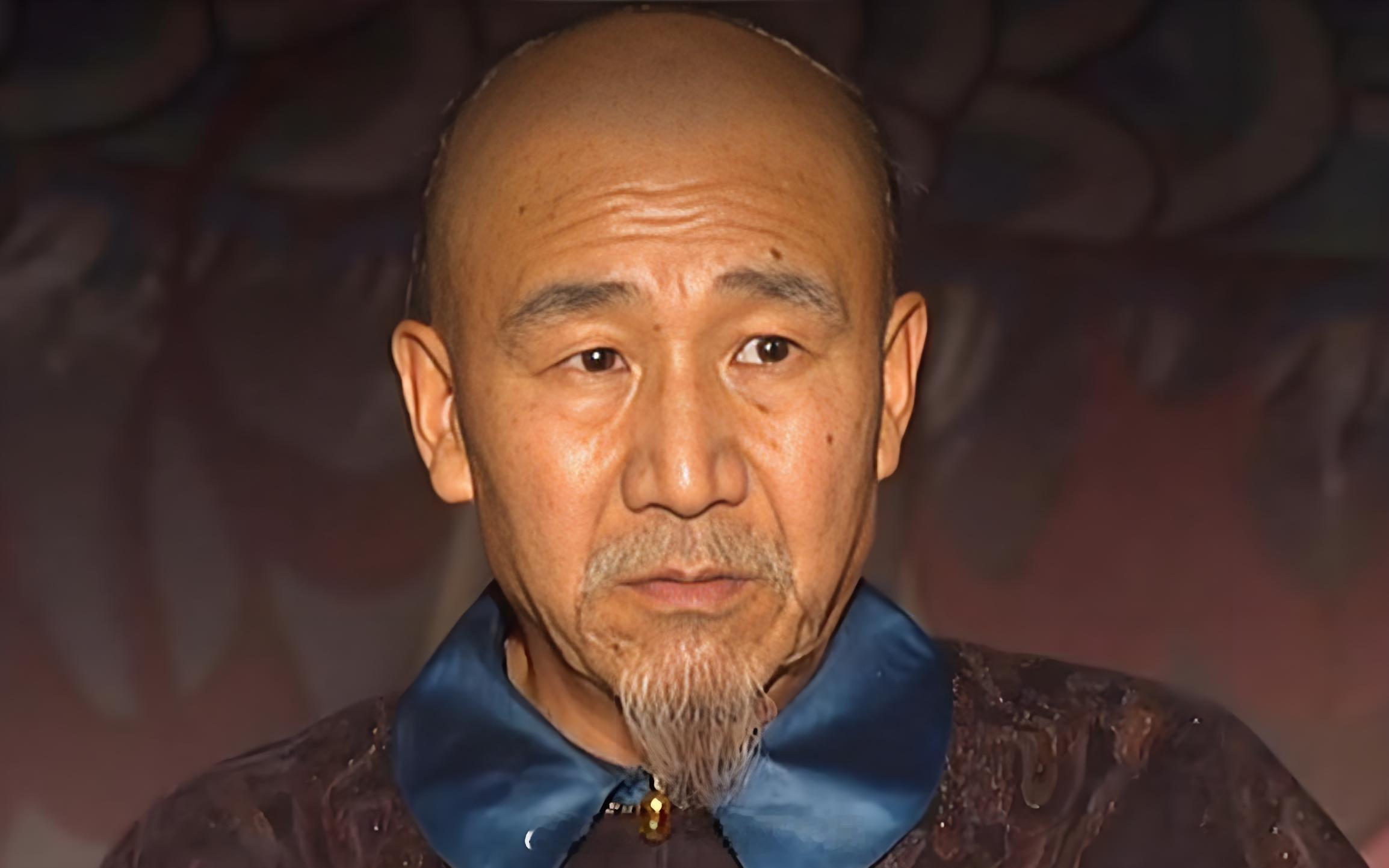 电影澎湖海战预告当年姚启圣和施琅在铜山岛，因为出兵时机起了争执，但康熙支持施琅，