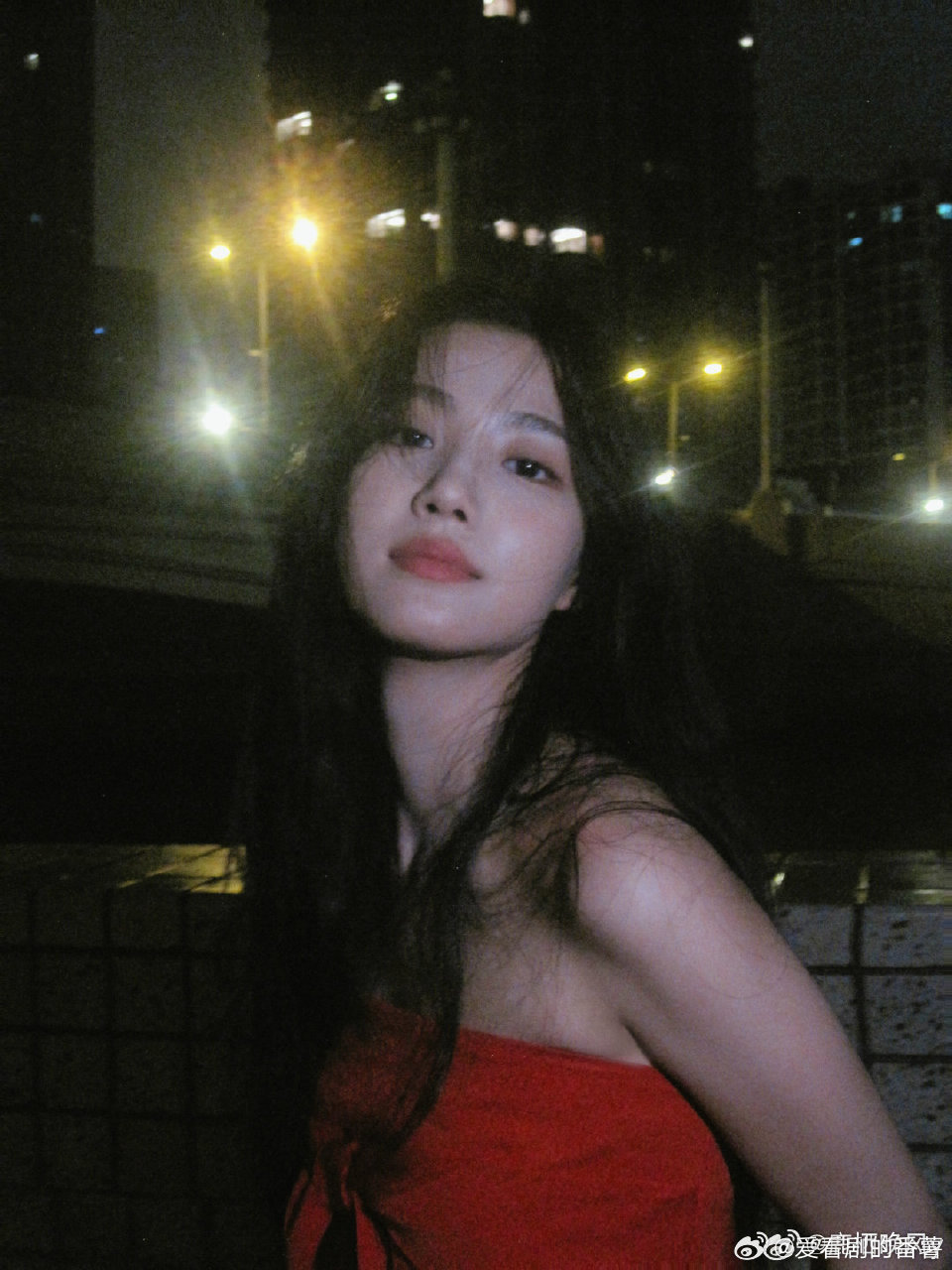 我拍的卢昱晓完全没预警的婚纱造型太惊喜！卢昱晓这身百变纱华又美又带感，白切黑氛围