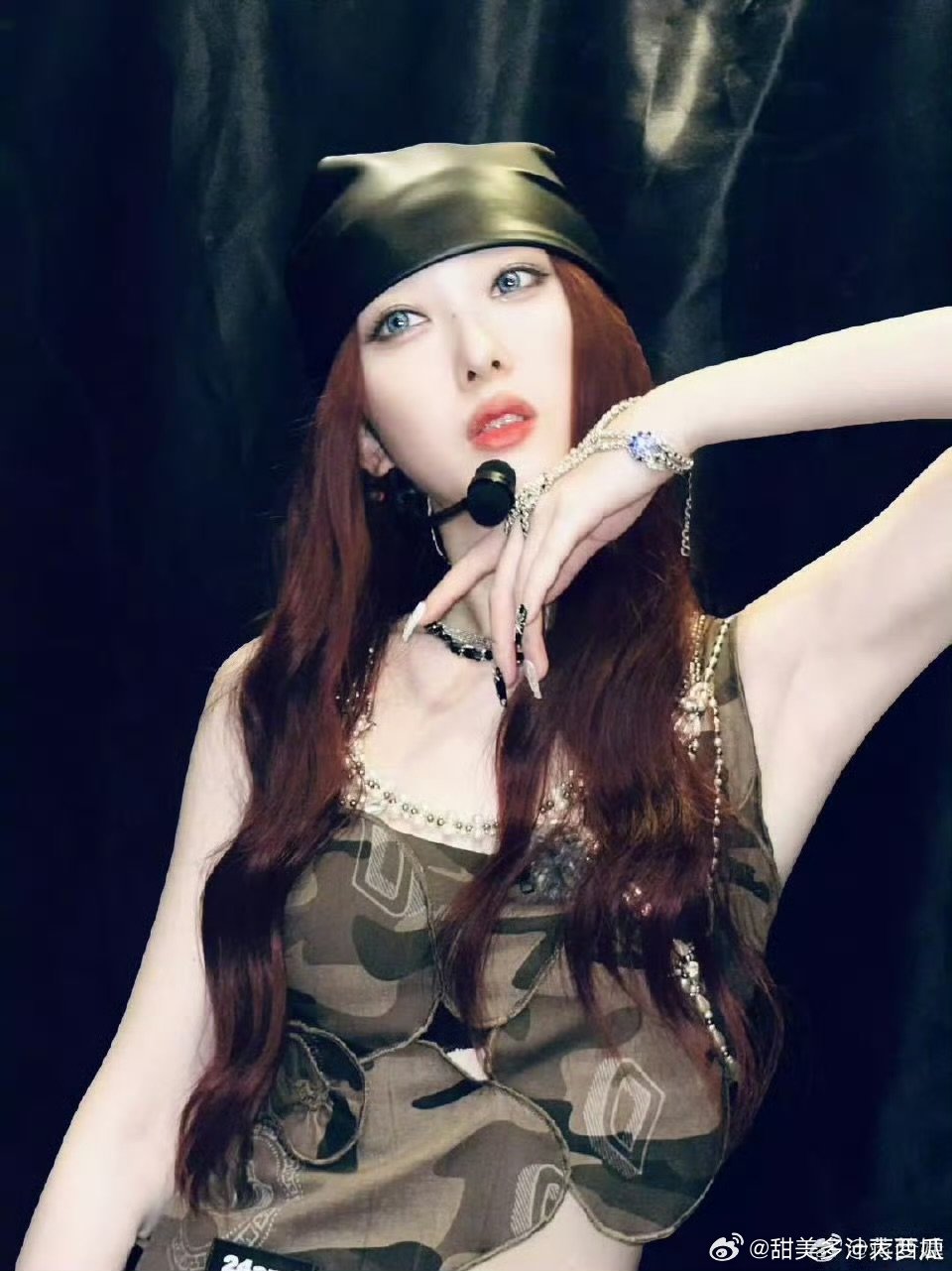 蒋梦婕[超话]蒋梦婕女团造型乘风2025看蒋梦婕在乘风2025的妆造，头饰搭配恰