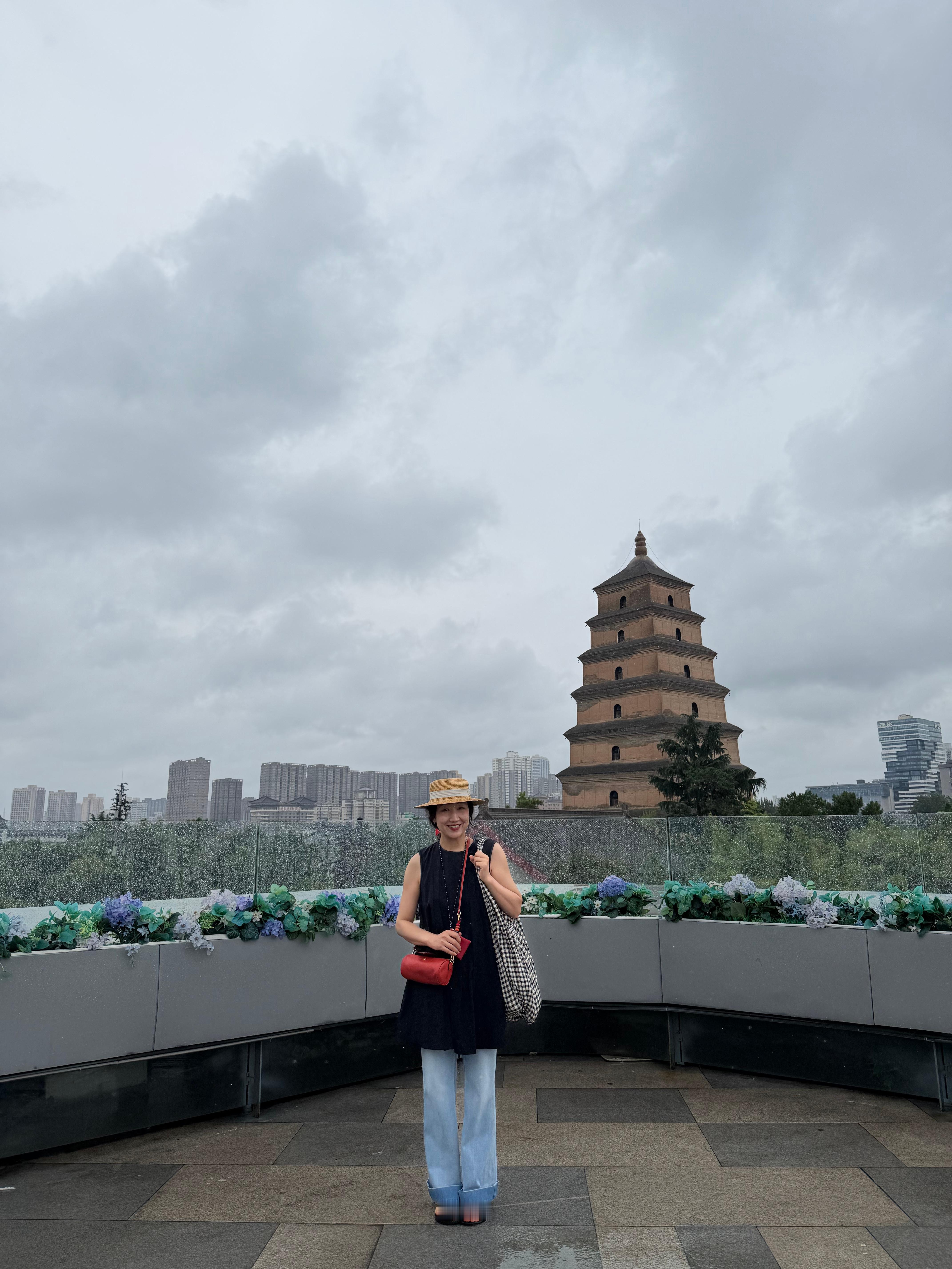 虽然今儿一直下着淅淅沥沥的小雨，但是倍儿凉快！哈哈，舒舒服服 