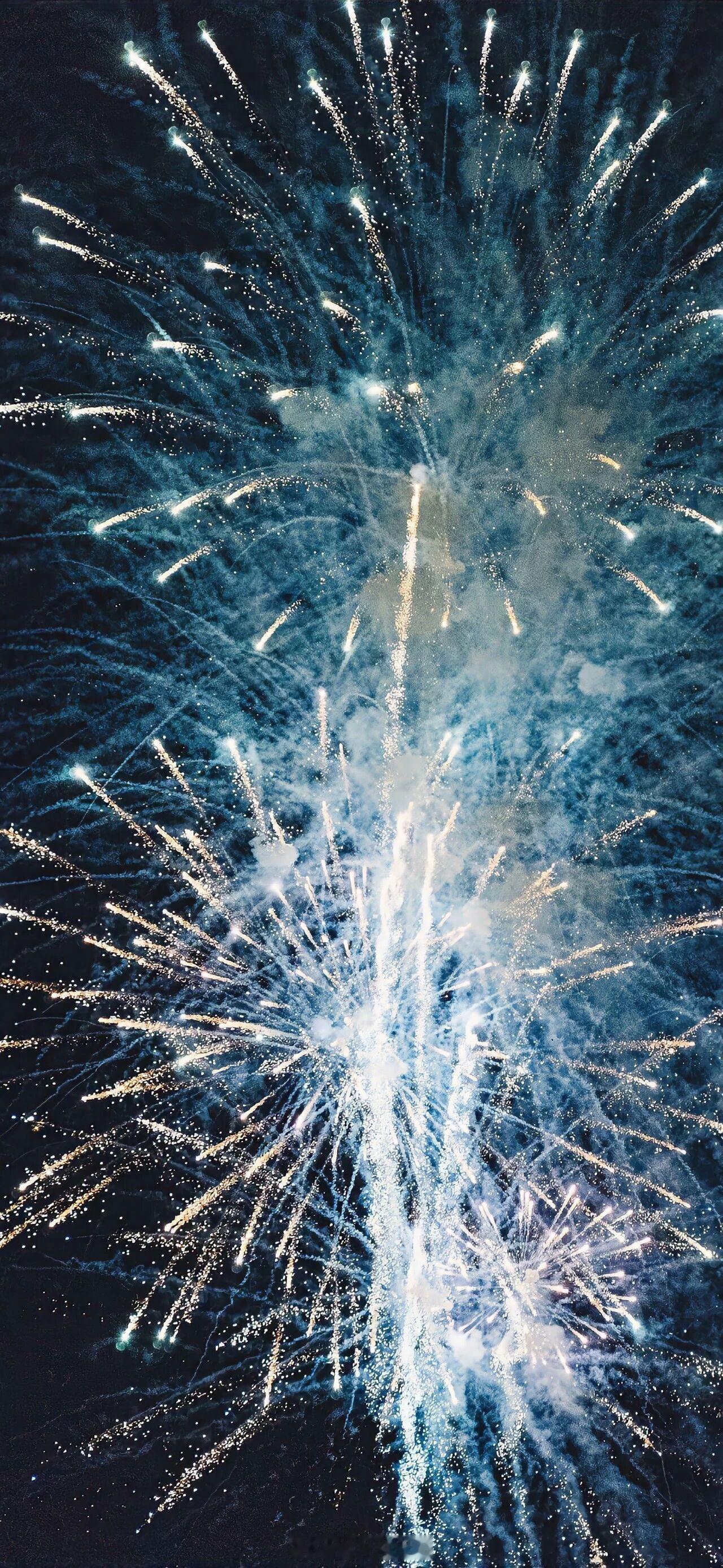 他就是夜幕降临时天上最澄澈的蓝色，让我沉溺其中。早安