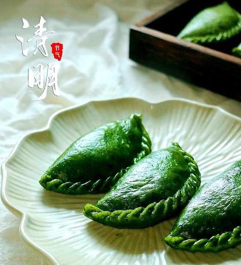 野草竟能卖到这么贵：¥8至¥9一斤呢！

随着清明节的即将来临，农贸市场里制作清