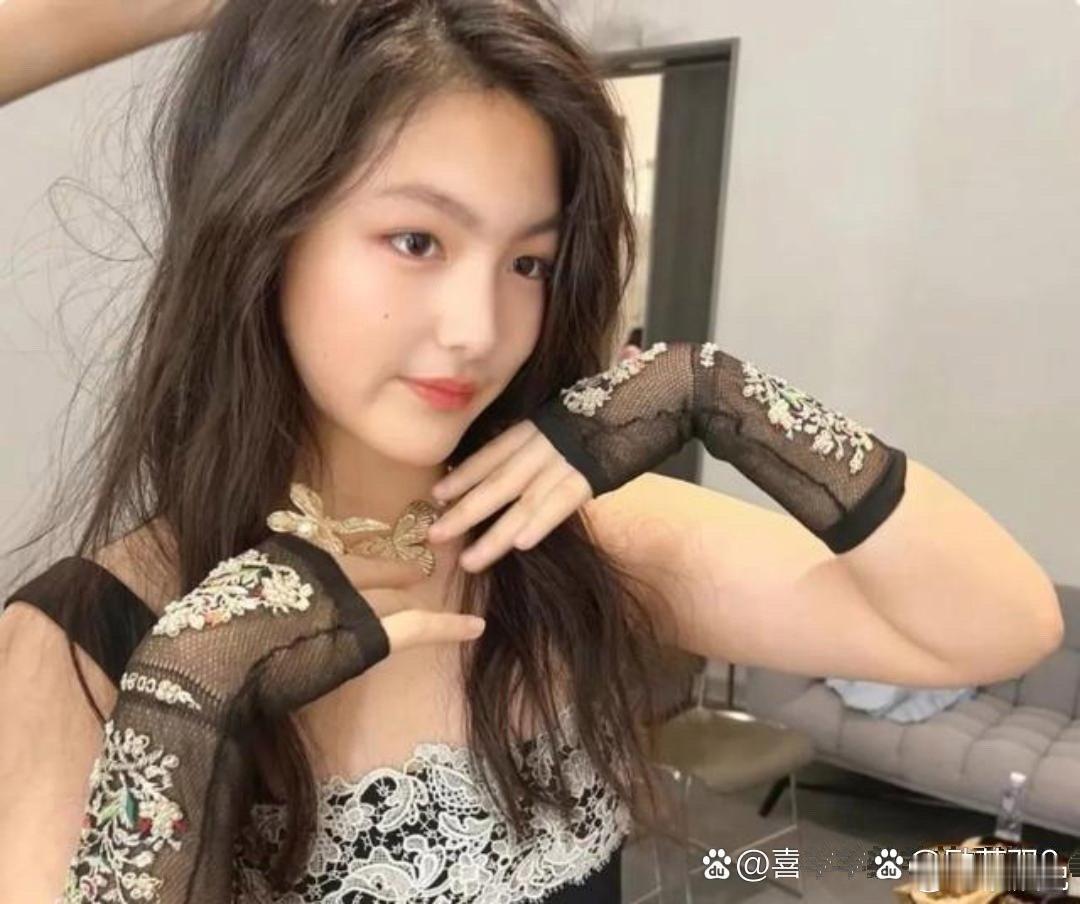 14岁的王诗龄真是让人眼前一亮，清新脱俗的初恋脸完全不输给那些女明星 ​​​