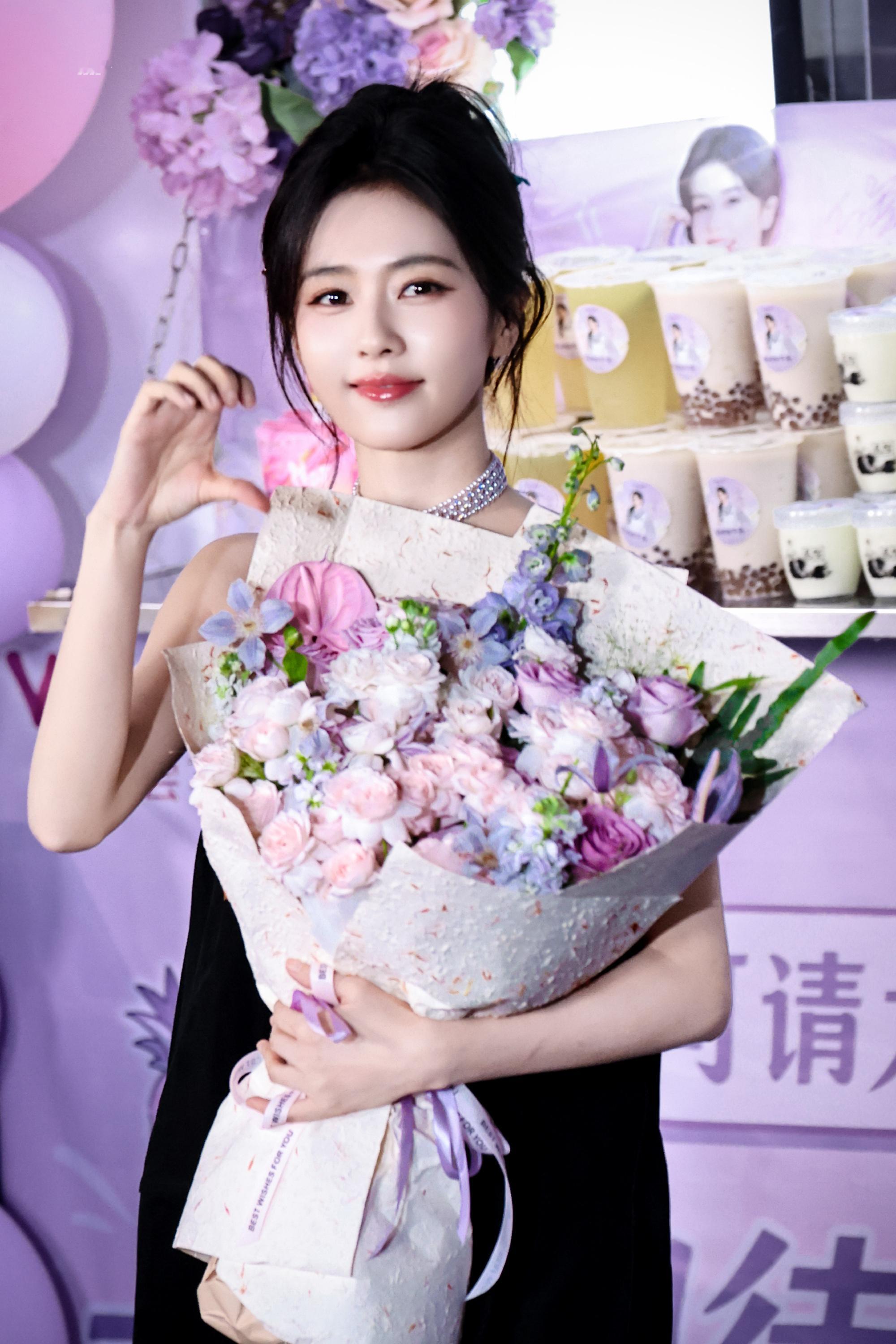 白鹿[超话] bl白鹿 bl白鹿V-GIRL未可全球品牌代言人＂听你吟这残冬，等