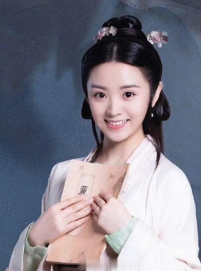 田曦薇如果没有刘海之后少了好多辨识度，神似陈哲远。 ​​​