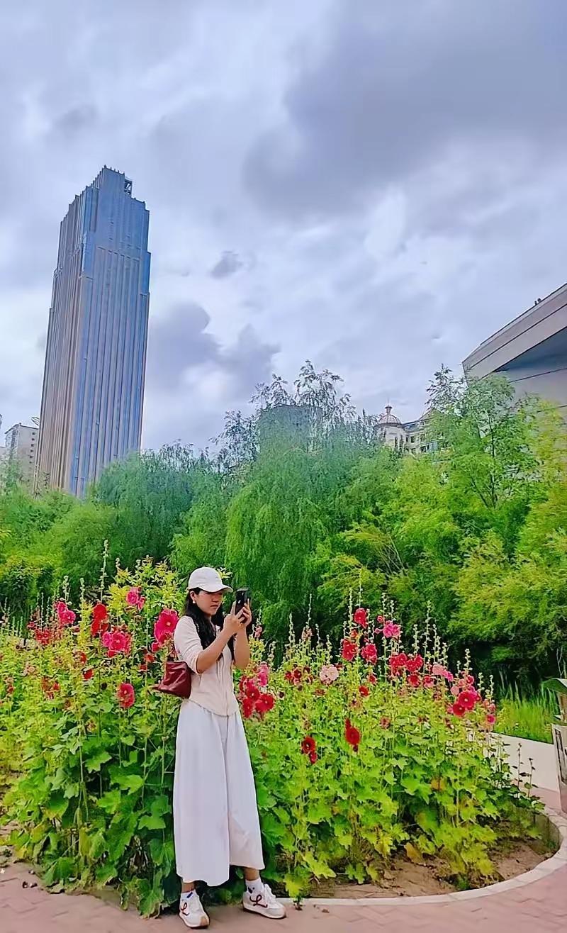 可你知道吗？真正困住你的，从来不是那件事，而是你心里那根拔不掉的刺。

我们总以