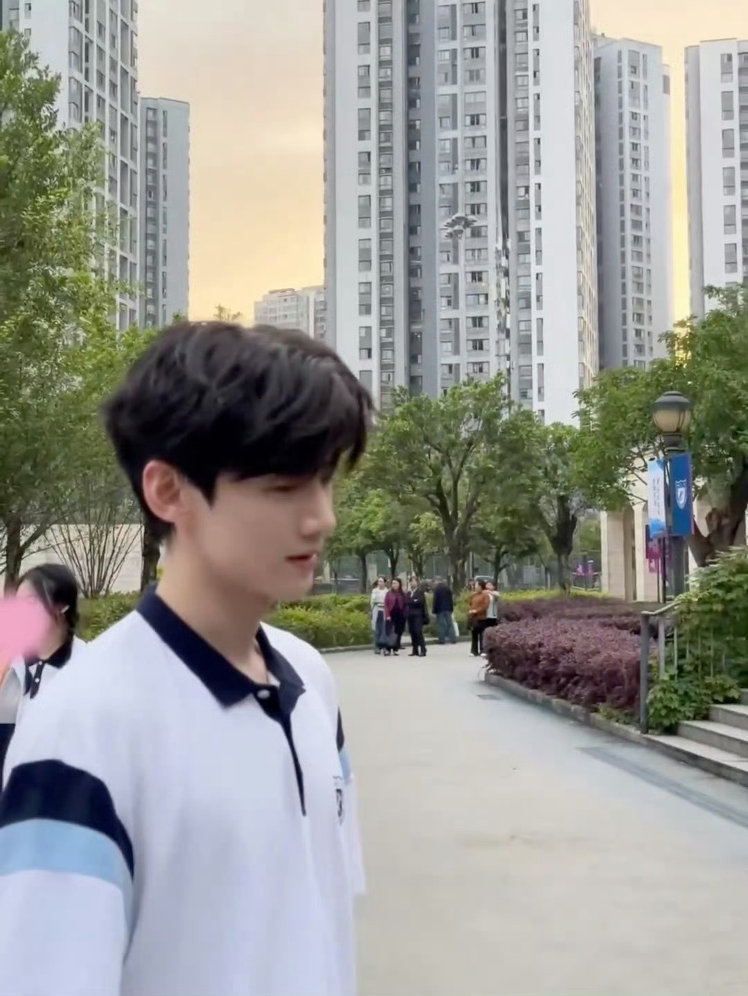 再看一遍 还是很喜欢 白敬亭太好看了 