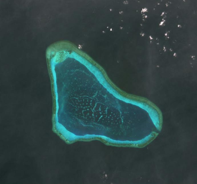 不要再提给黄岩岛填岛了，这根本不现实，我们只能守。黄岩岛周围，出了泻湖范围，水深