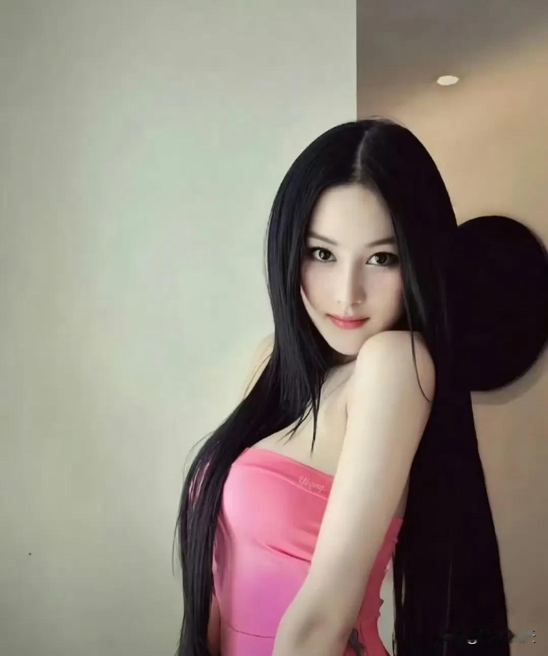 张馨予妈妈给她睡了扁头，一直以为是头型的问题，结果扁头也照样美的这么权威 ​