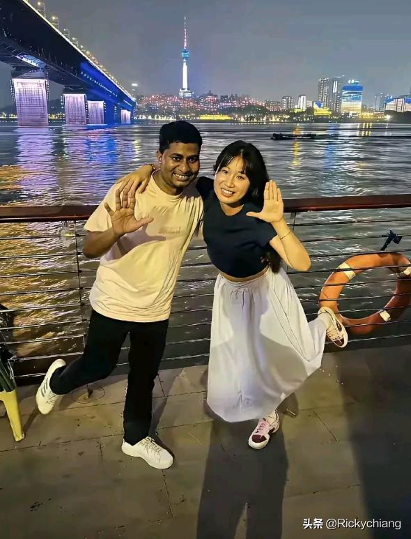 就算印度政府对中国民众免签，估计想去的中国人也不多。印度和中国的环境条件反差太大