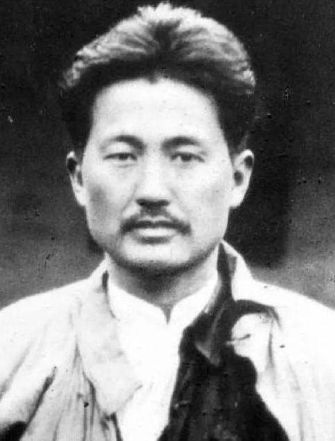 1935年，方志敏被俘，在狱中用米汤写信，向鲁迅求救，鲁迅收到信后，却说：“救不