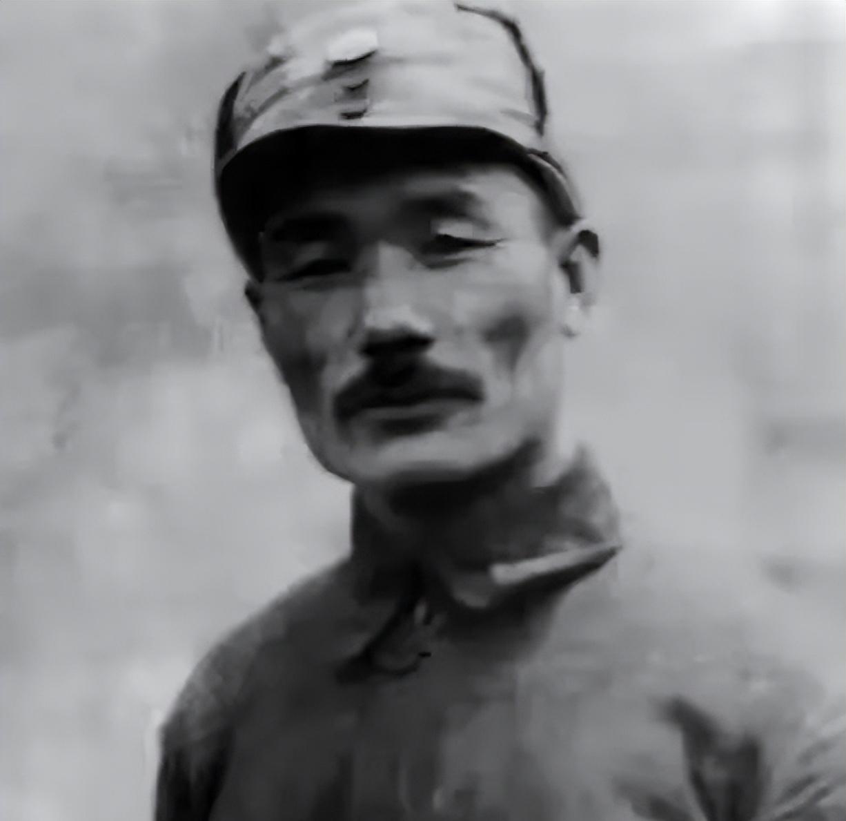 1979年，时任解放军总参谋部顾问的孙毅，到南方巡视部队院校工作。

守门哨兵不